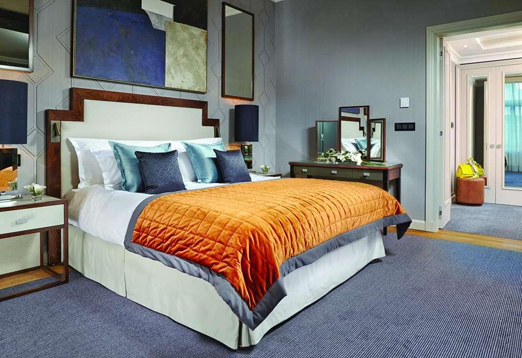 Corinthia Hotell