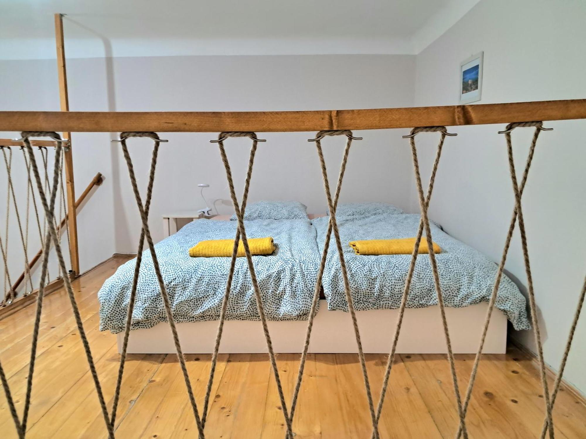 Affordable Heroes' Square Apartamento *
