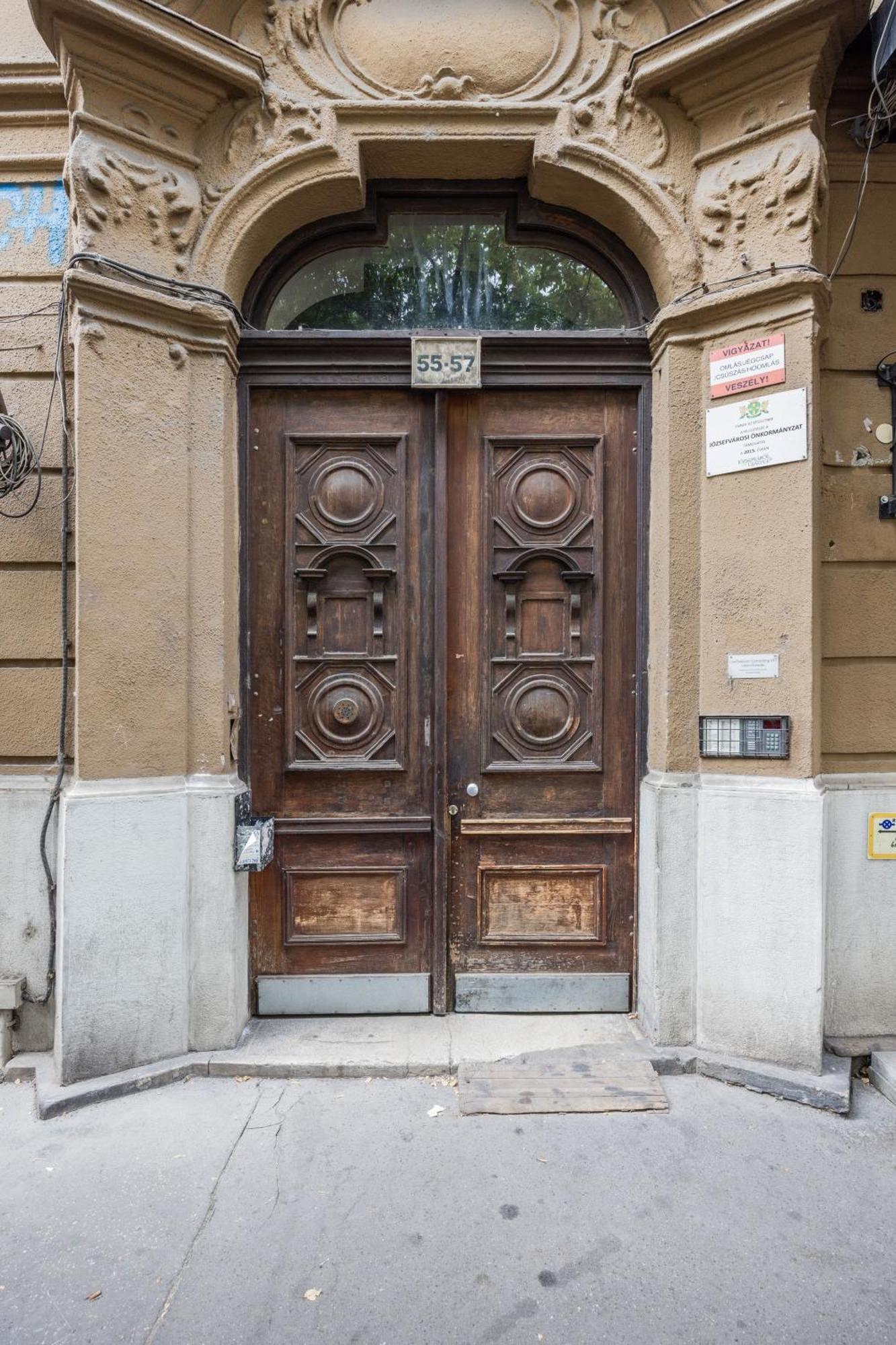 Oasis - Modern Charm, Timeless Comfort Lejlighed Budapest