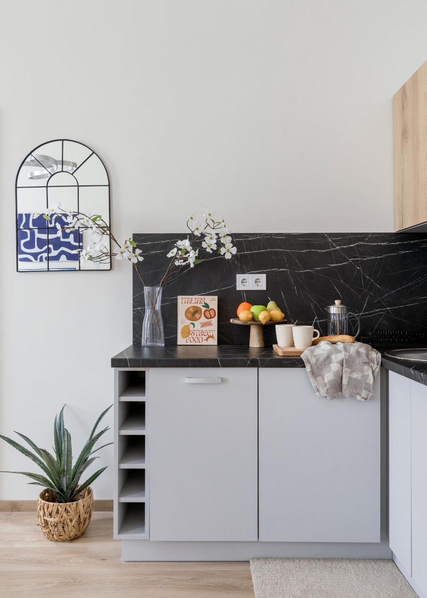 Lejlighed Oasis - Modern Charm, Timeless Comfort *