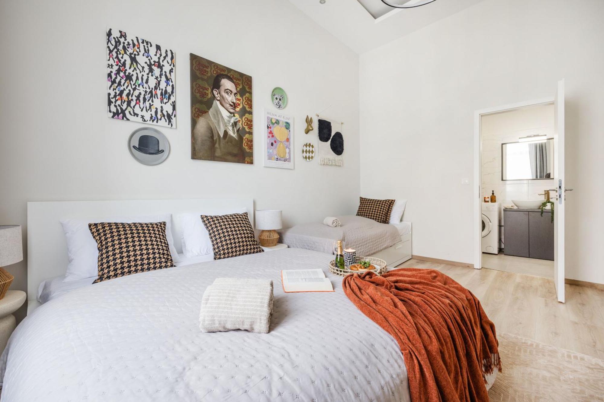 Lejlighed Oasis - Modern Charm, Timeless Comfort *