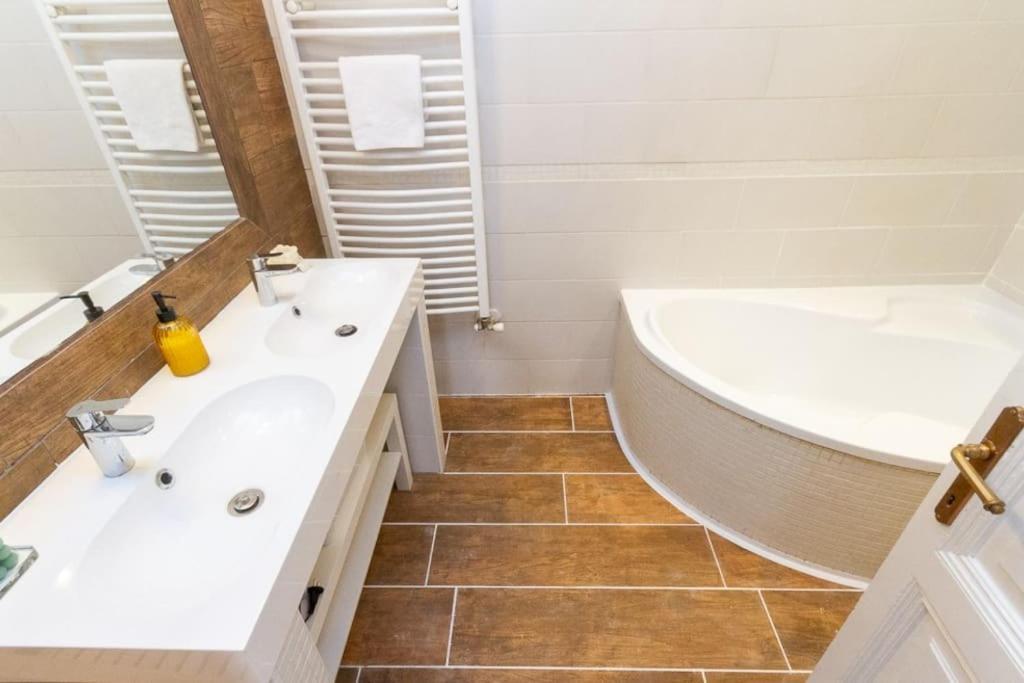 4br Artdeco Elegance With Sauna By Newave Appartamento *