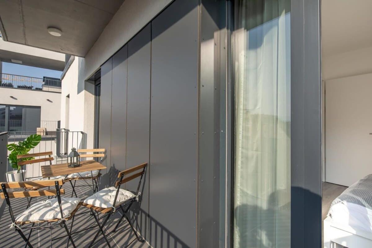 Fresh & Modern - With 2 Balconies Lägenhet