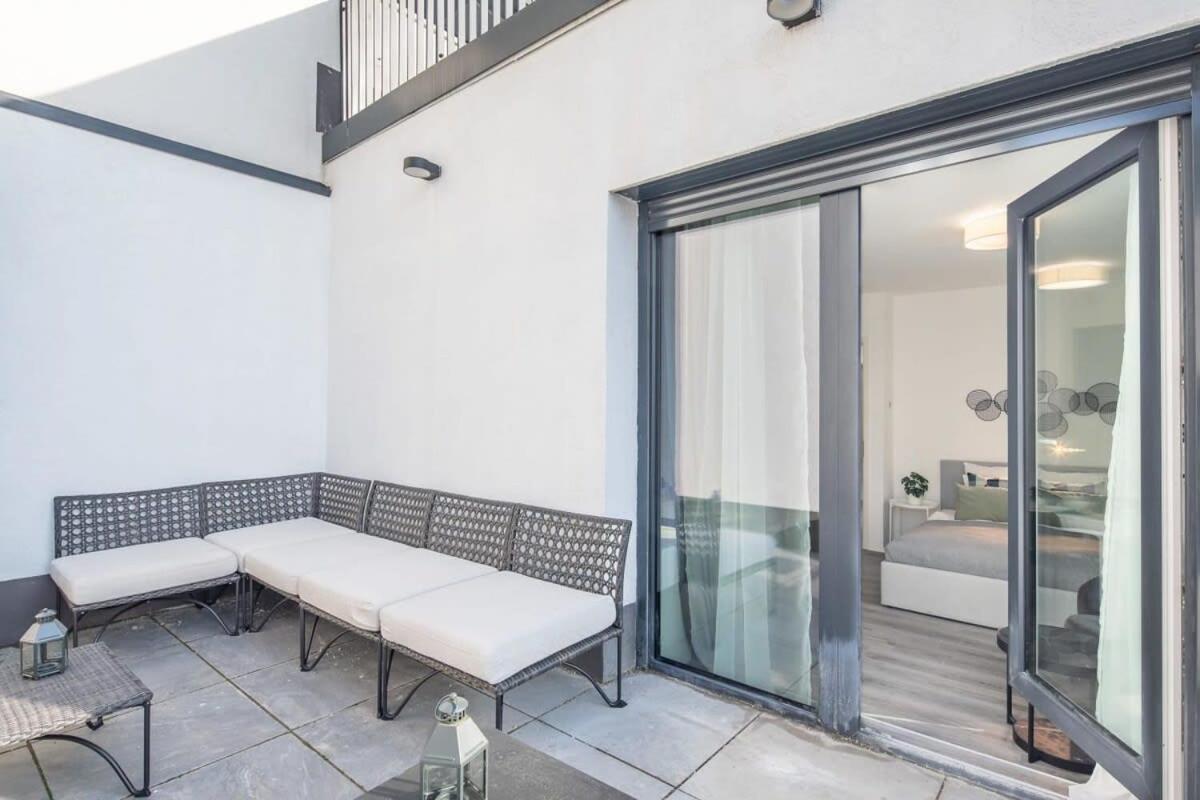 Fresh & Modern - With 2 Balconies Budapest