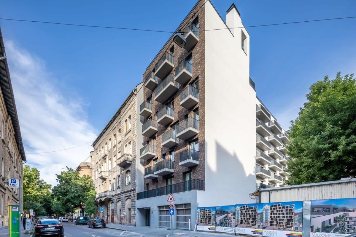 Fresh & Modern - With 2 Balconies Lägenhet *