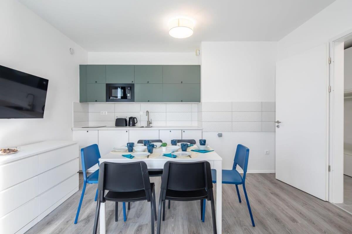Fresh & Modern - With 2 Balconies Lägenhet