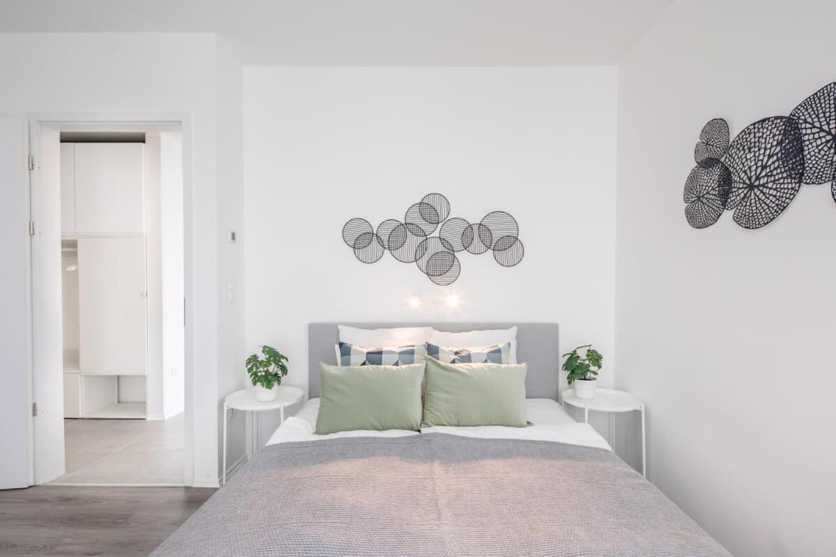 Fresh & Modern - With 2 Balconies