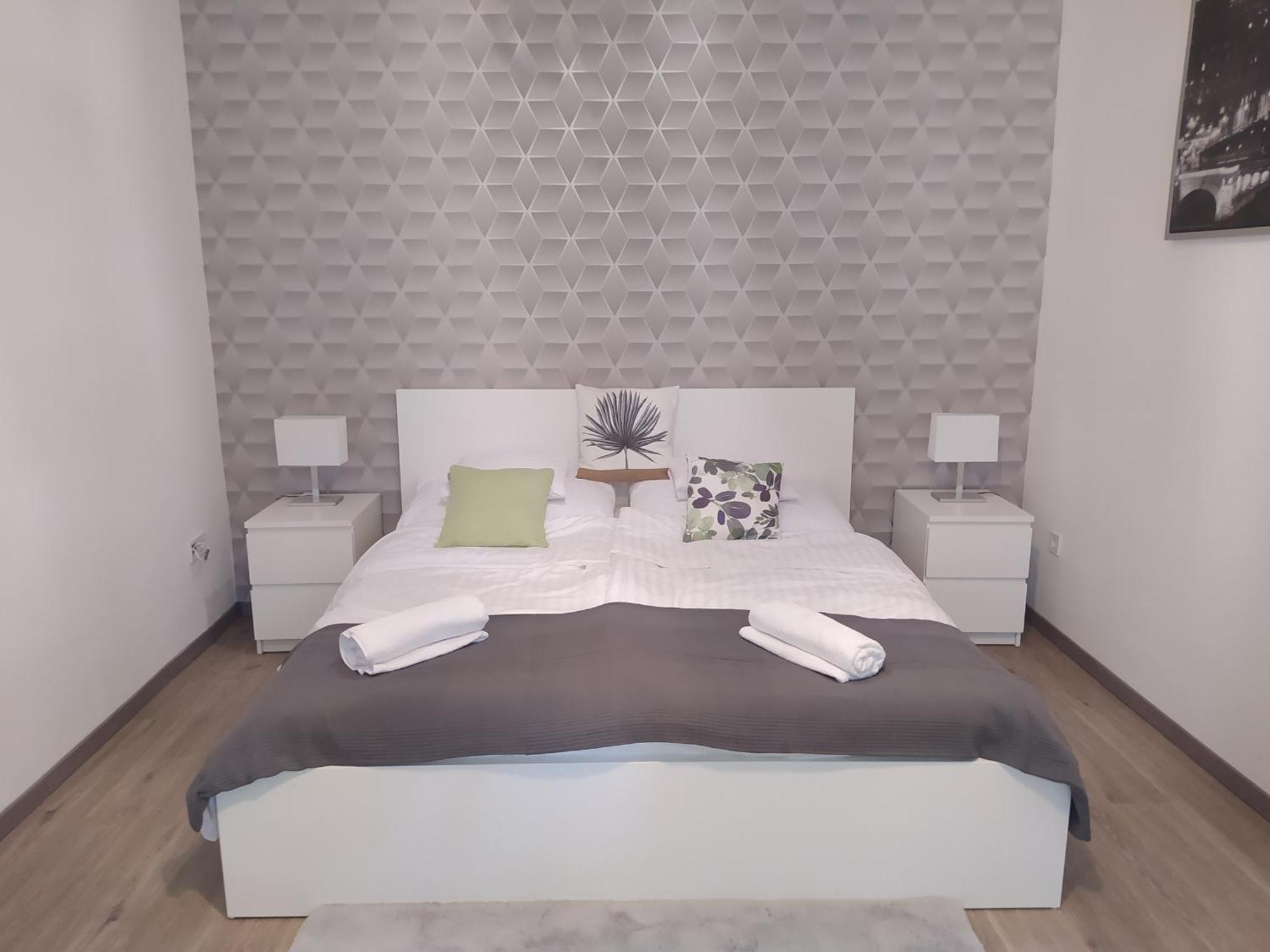 Lady Mabel's Near To Arena, Puskas Stadion And Park, With Guarded Parking Place Apartamento