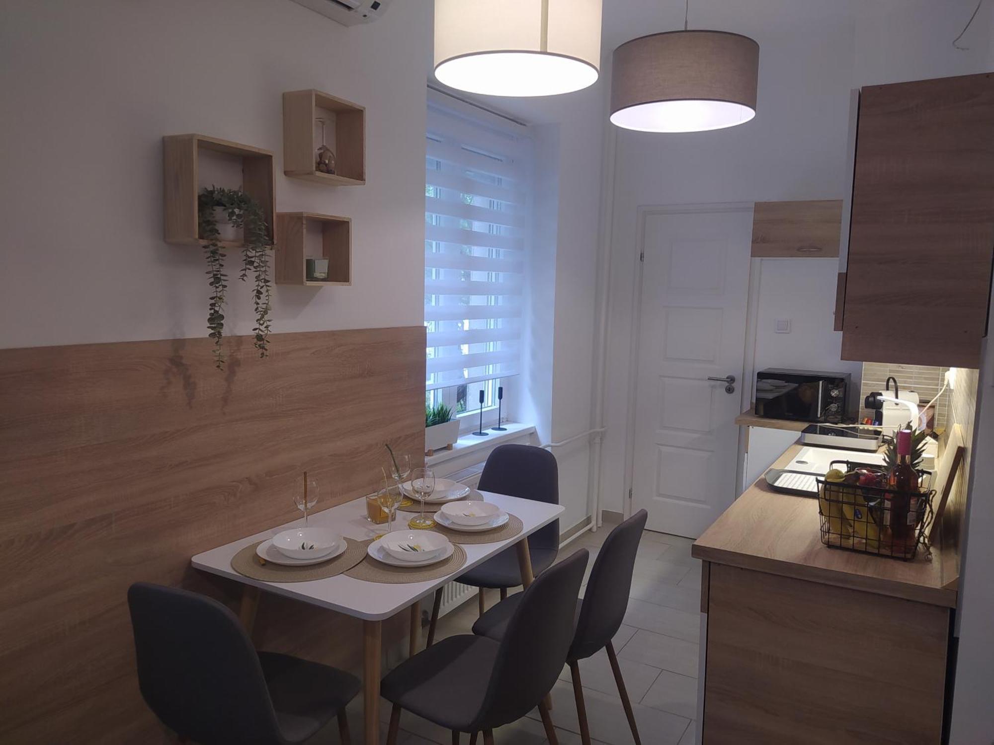 Apartamento Lady Mabel's Near To Arena, Puskas Stadion And Park, With Guarded Parking Place *