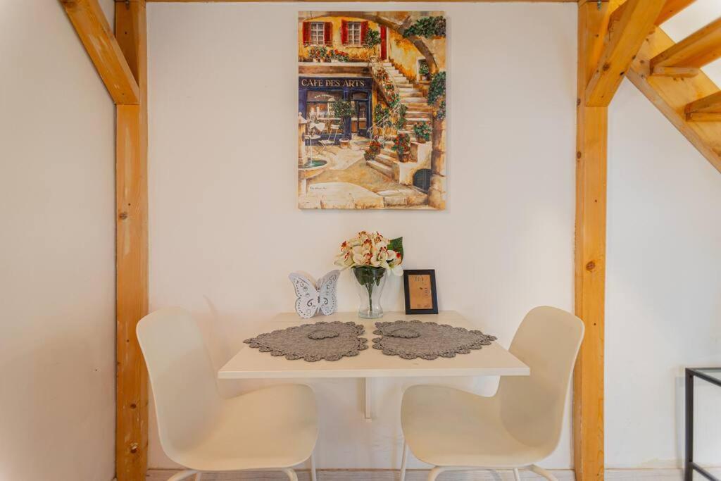 Cool In The Center With Patio, Szovetseg Street *