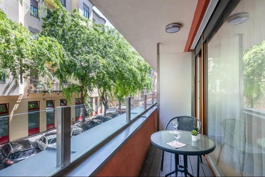 2br & 2balcony By Nw *
