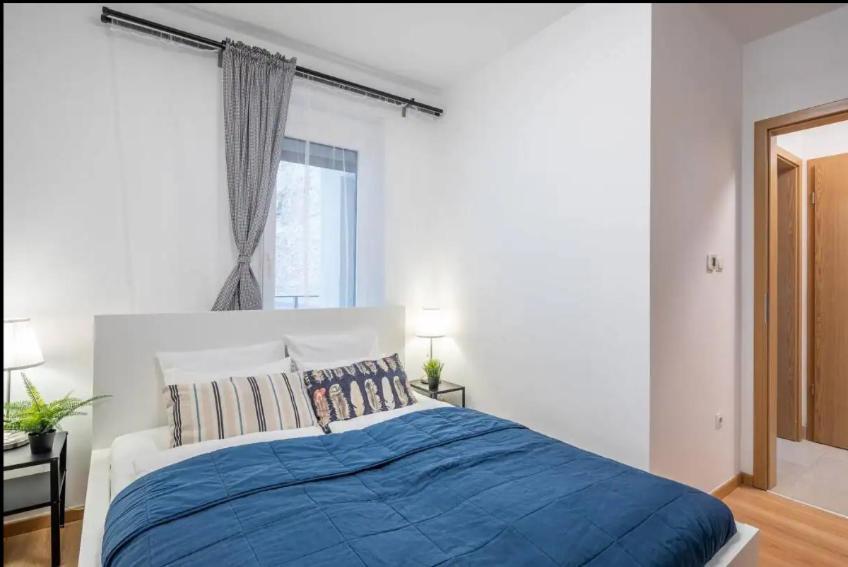 2br & 2balcony By Nw *