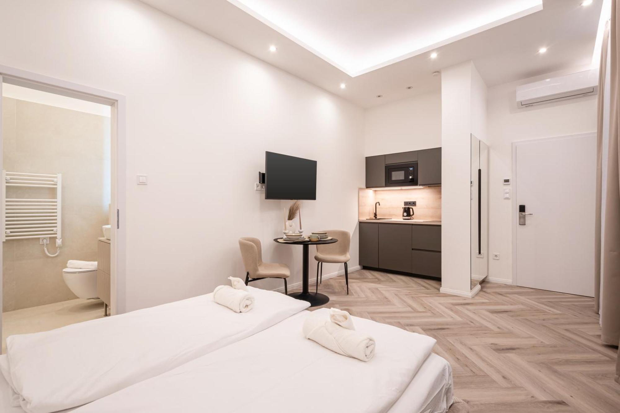 K51 - Kiraly Boutique - Location By Bqa Apartment