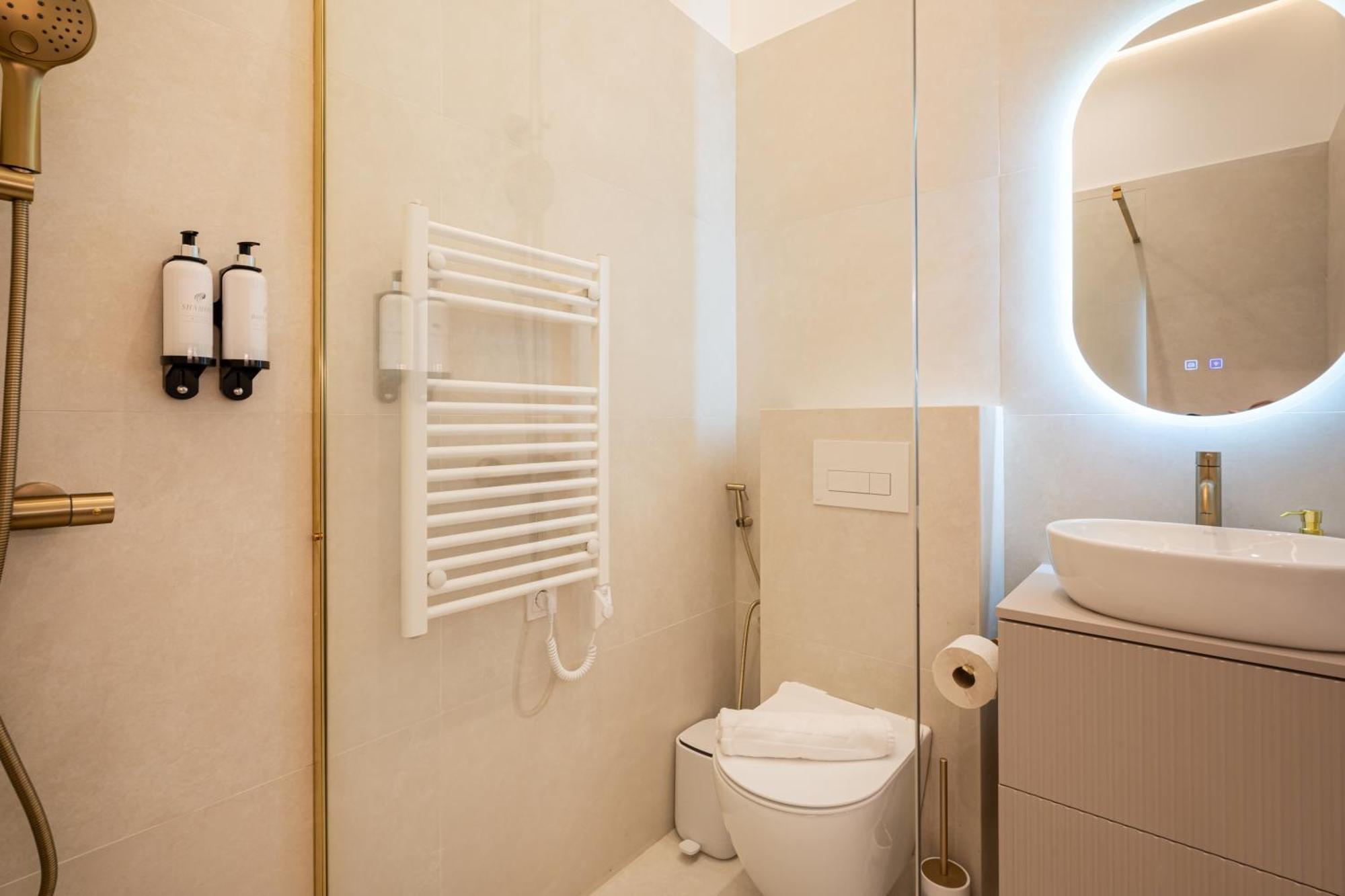 K51 - Kiraly Boutique - Location By Bqa Apartment *