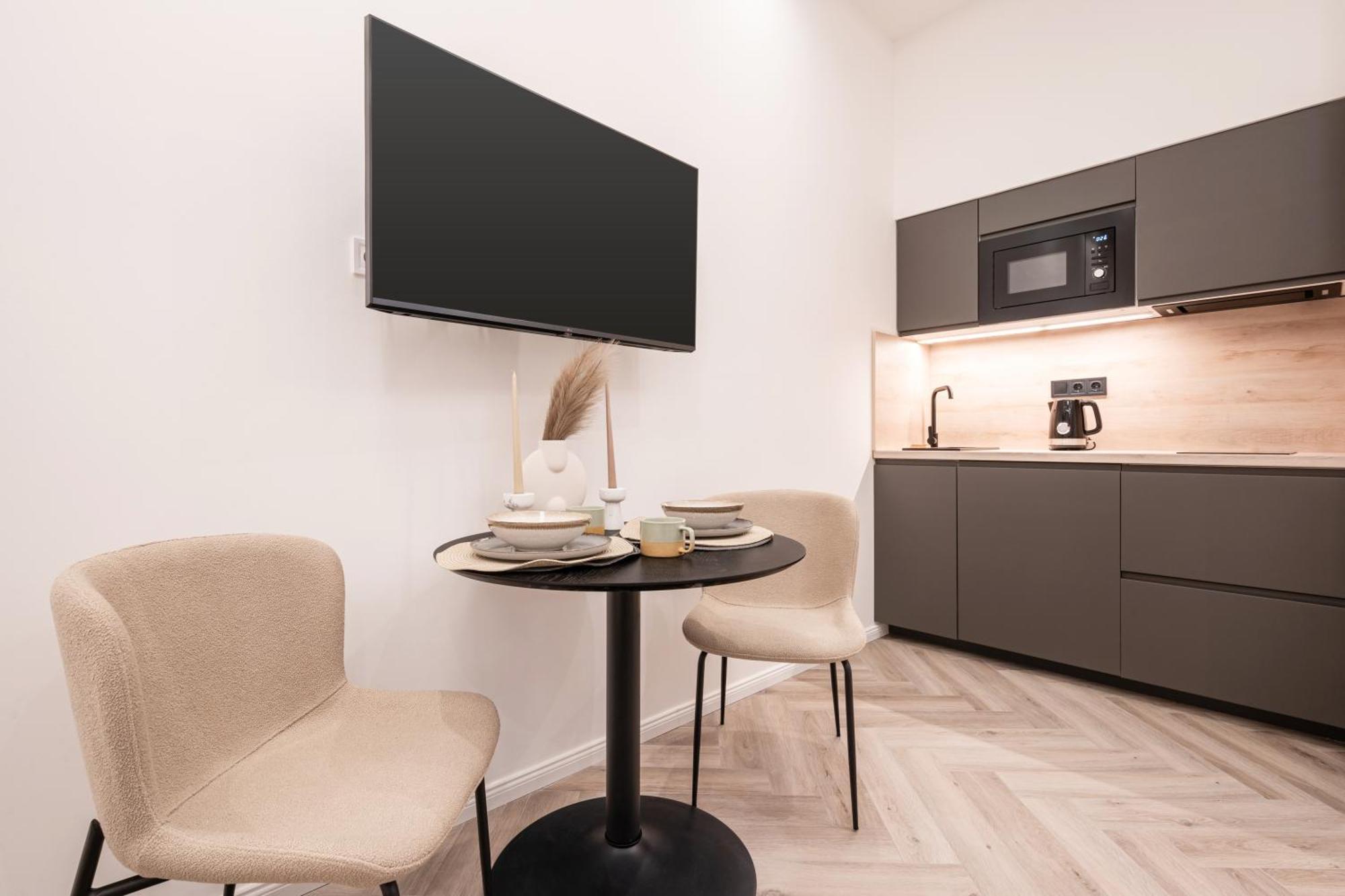 K51 - Kiraly Boutique - Location By Bqa Apartment *