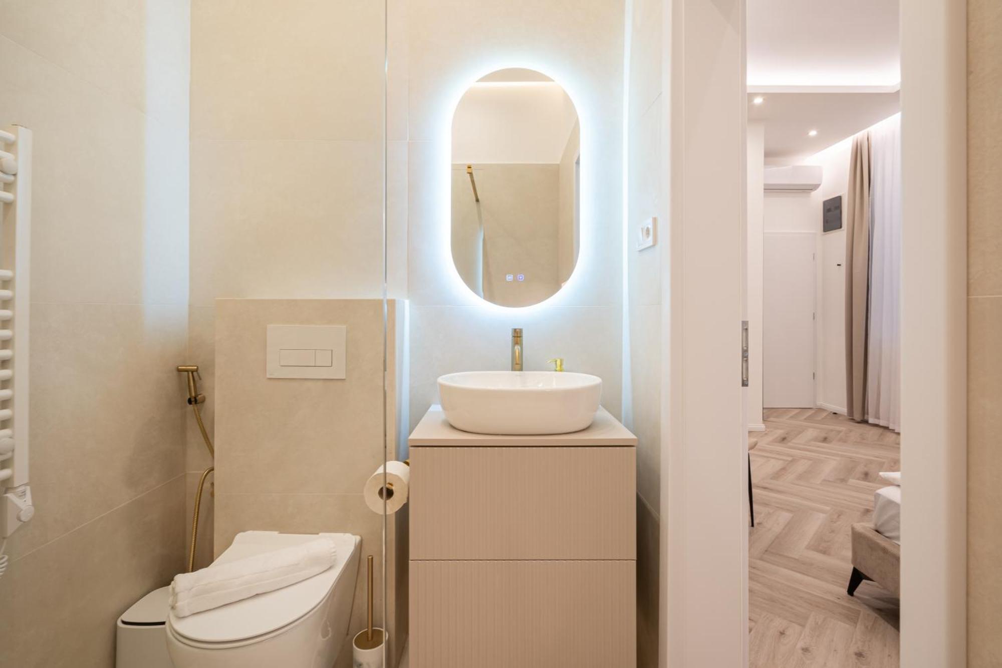 K51 - Kiraly Boutique - Location By Bqa Apartment *
