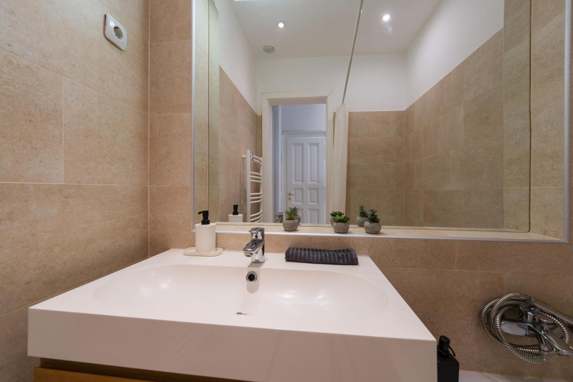 Spacious By Opera Apartamento Budapest