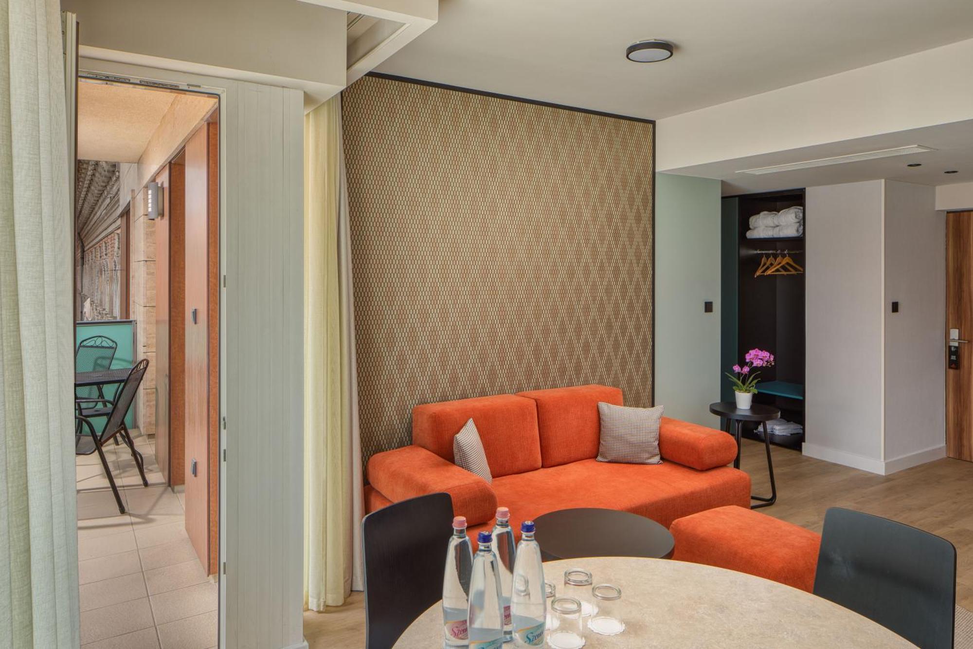 Escala & 4* Budapest
