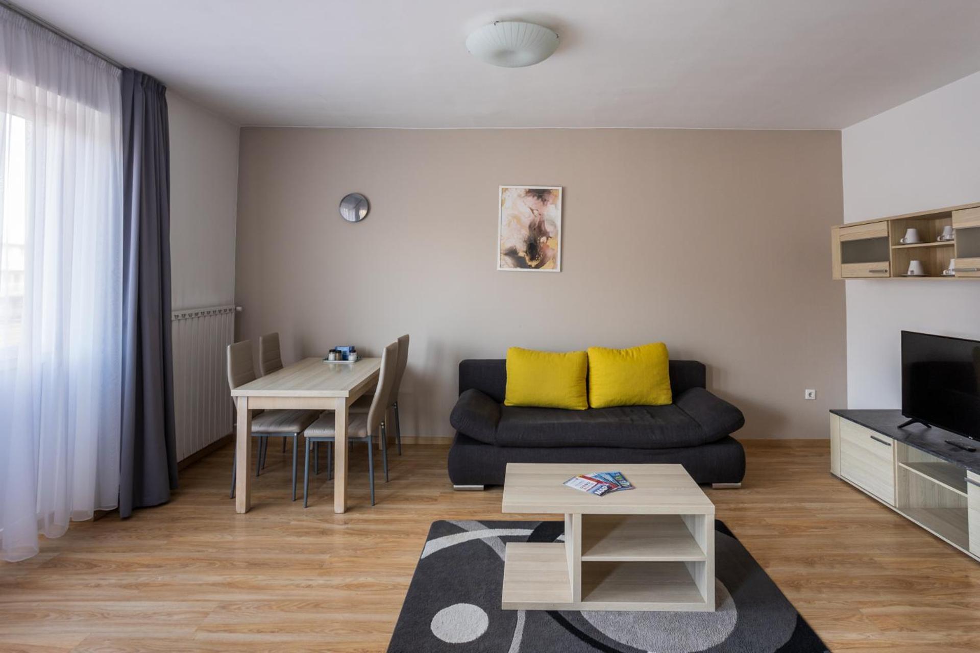 Aparthotel Corvin Plaza &