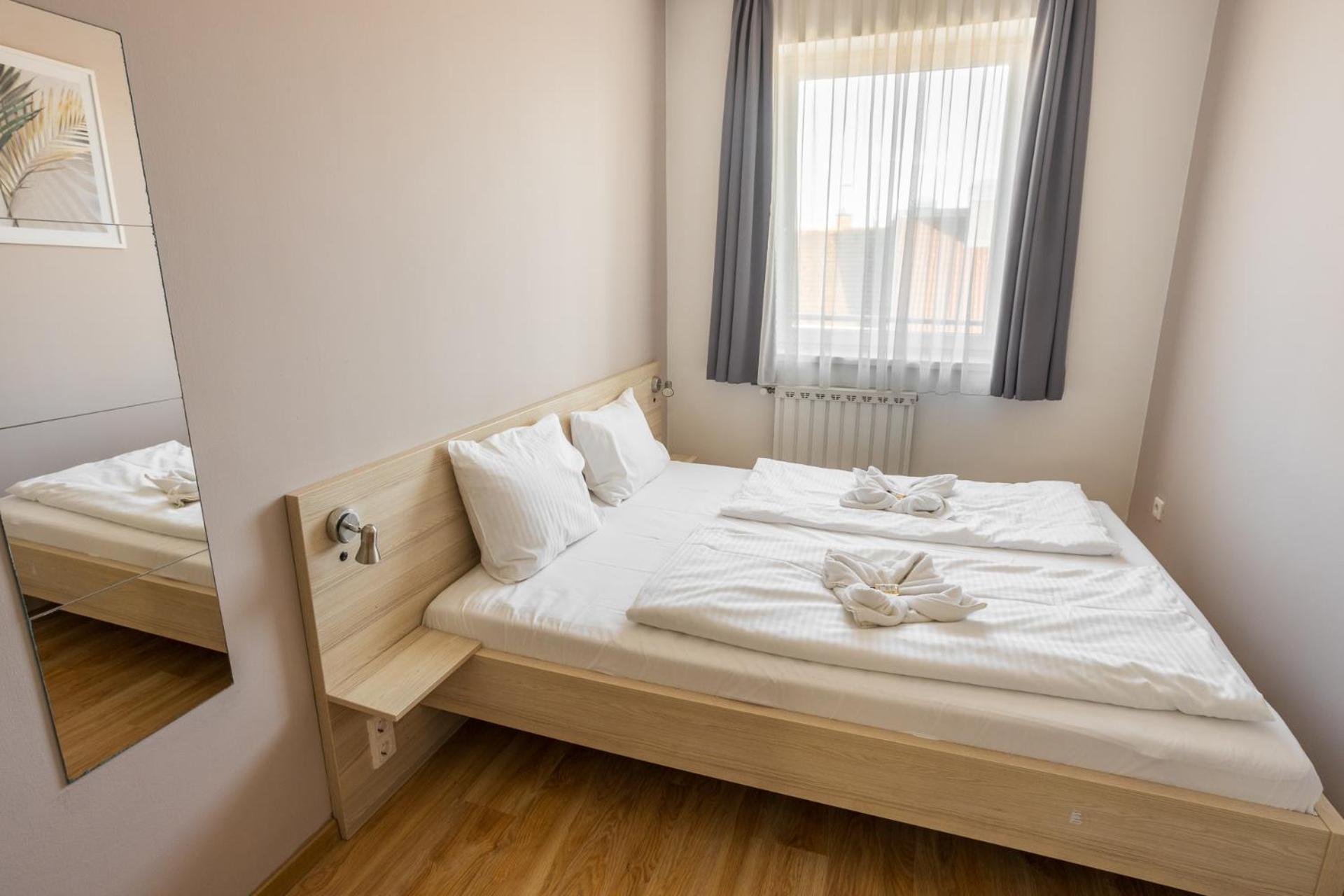 Aparthotel Corvin Plaza & 3*