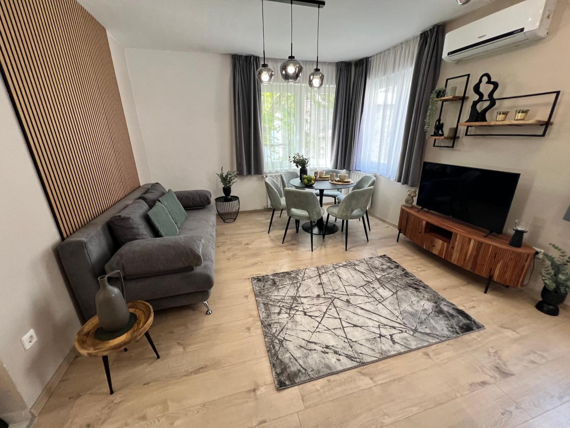 Maple Tree Budget Budapest