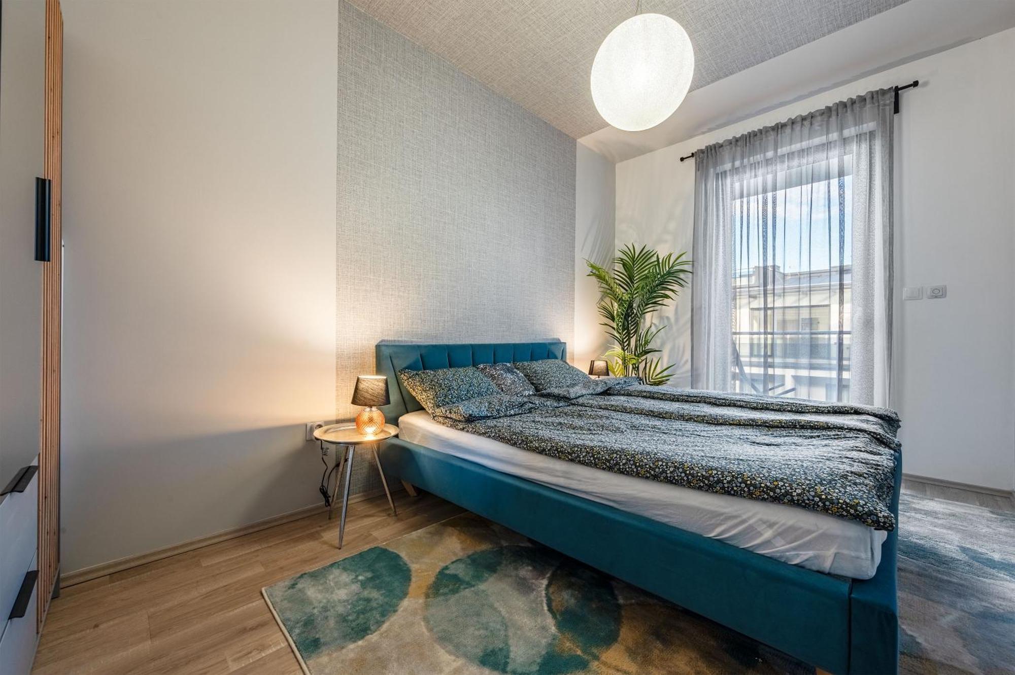 With Garage And Balcony In Center Apartament *