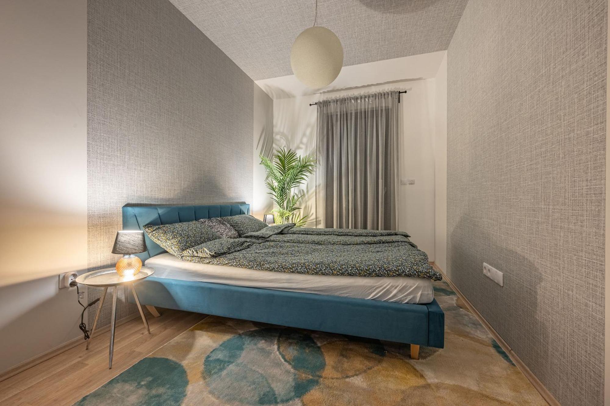 Apartament With Garage And Balcony In Center *