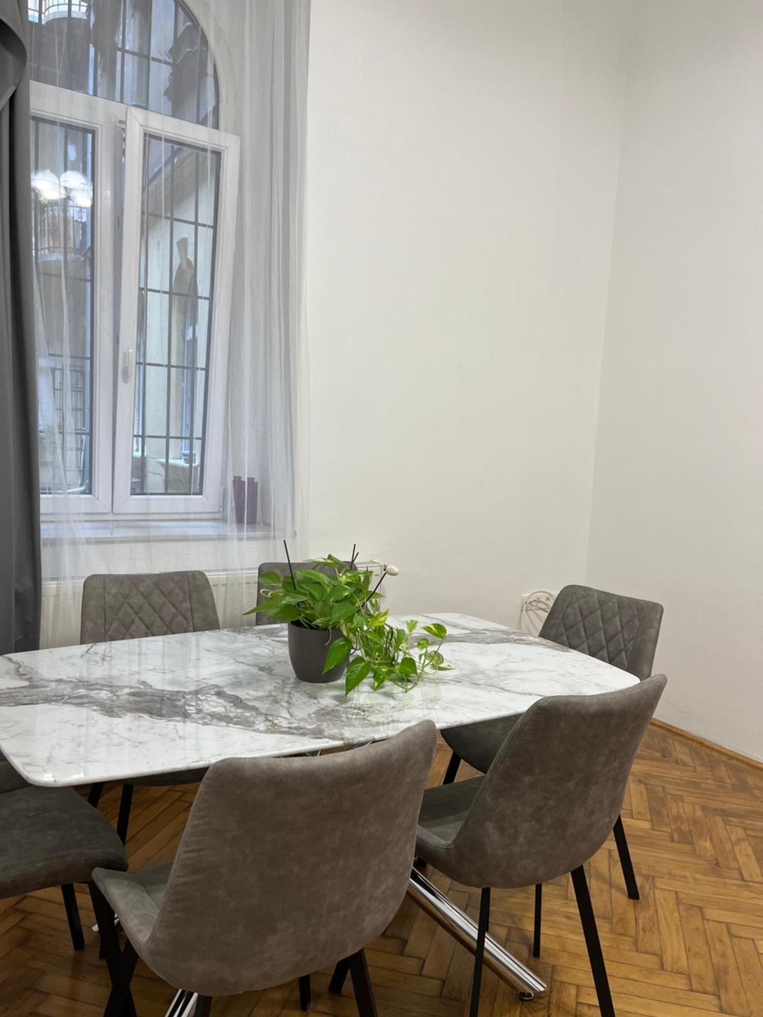 Apartament Downtown *