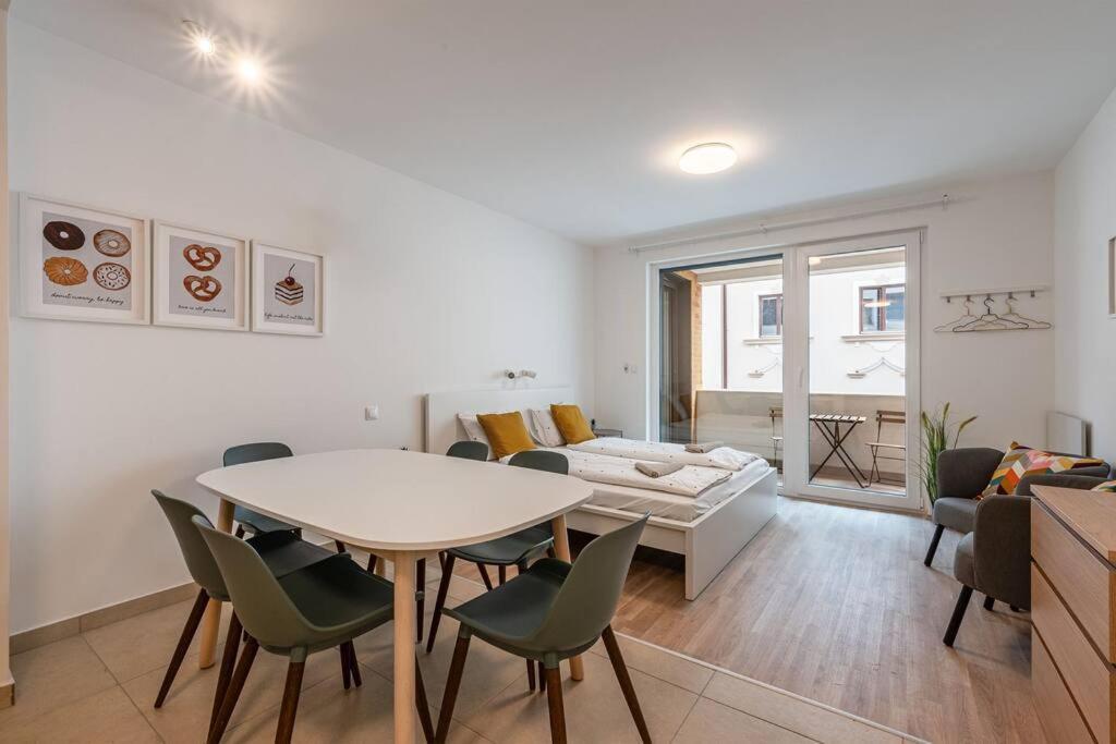 Big With Garage & Balcony & Ac & Lift * Budapest