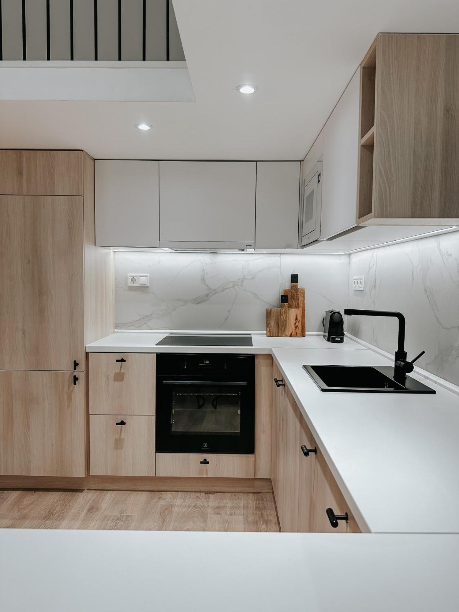 Jokai-j18 Three Bedroom Stylish Appartement *