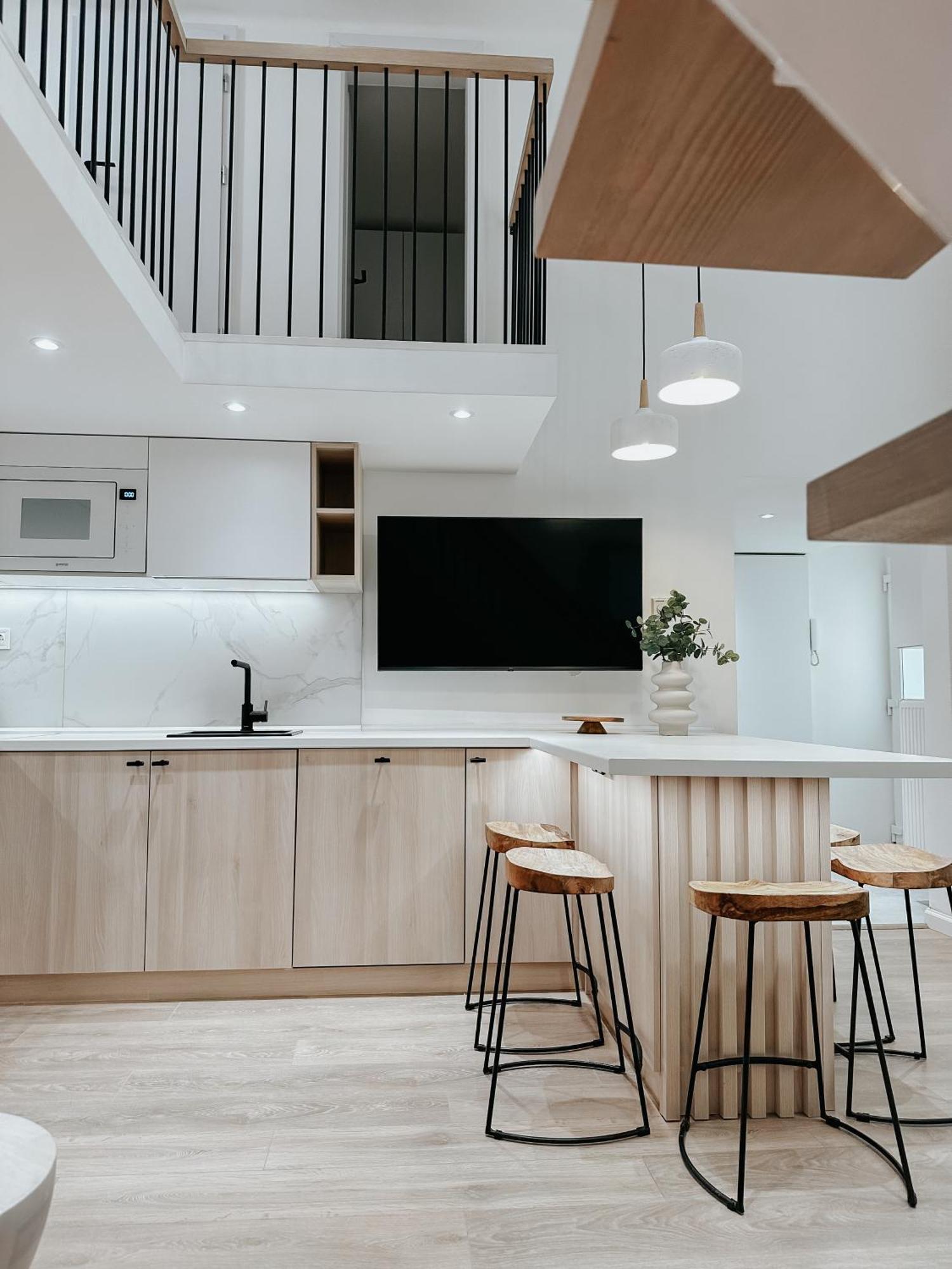 Jokai-j18 Three Bedroom Stylish Appartement