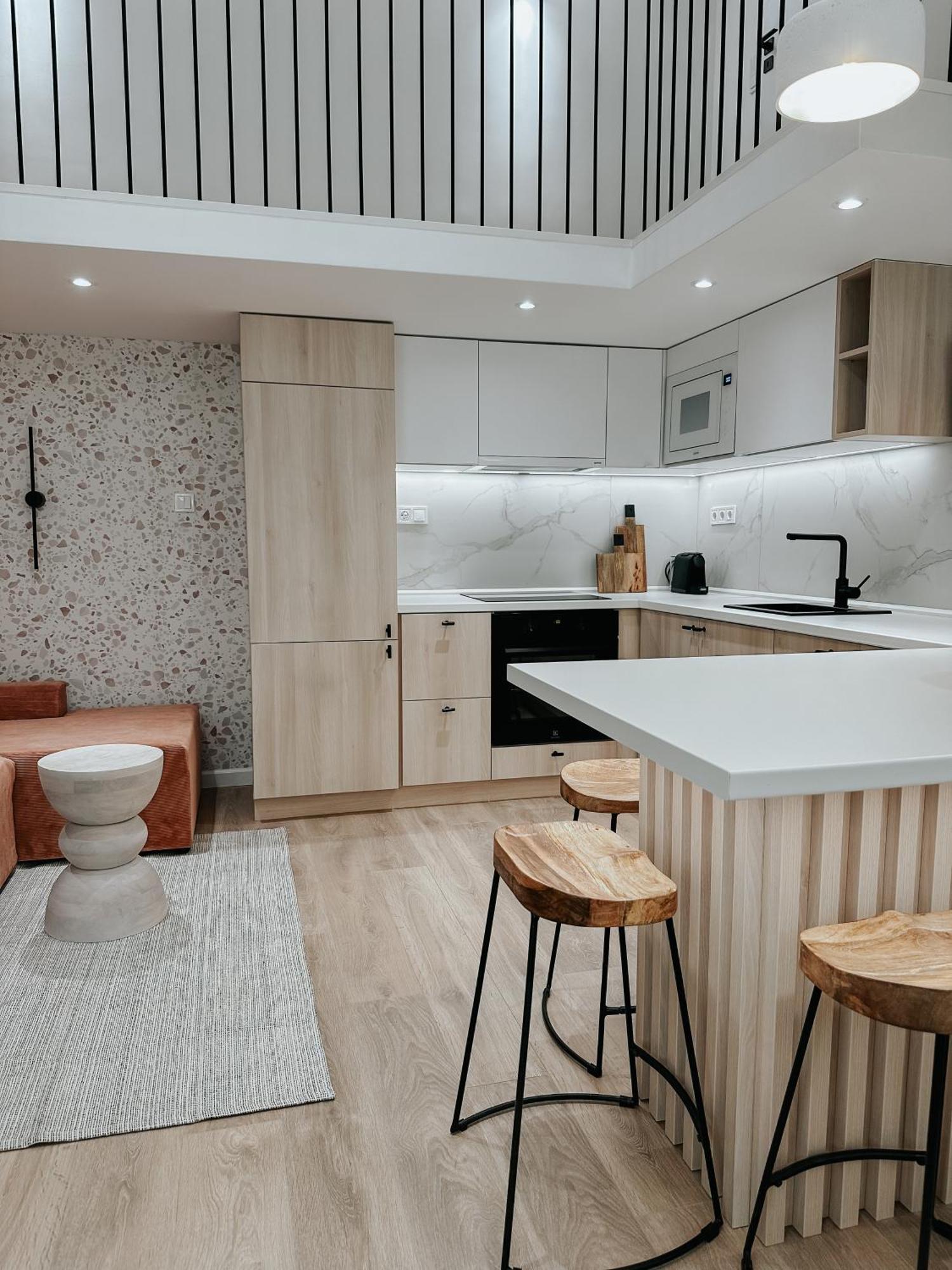 Jokai-j18 Three Bedroom Stylish *