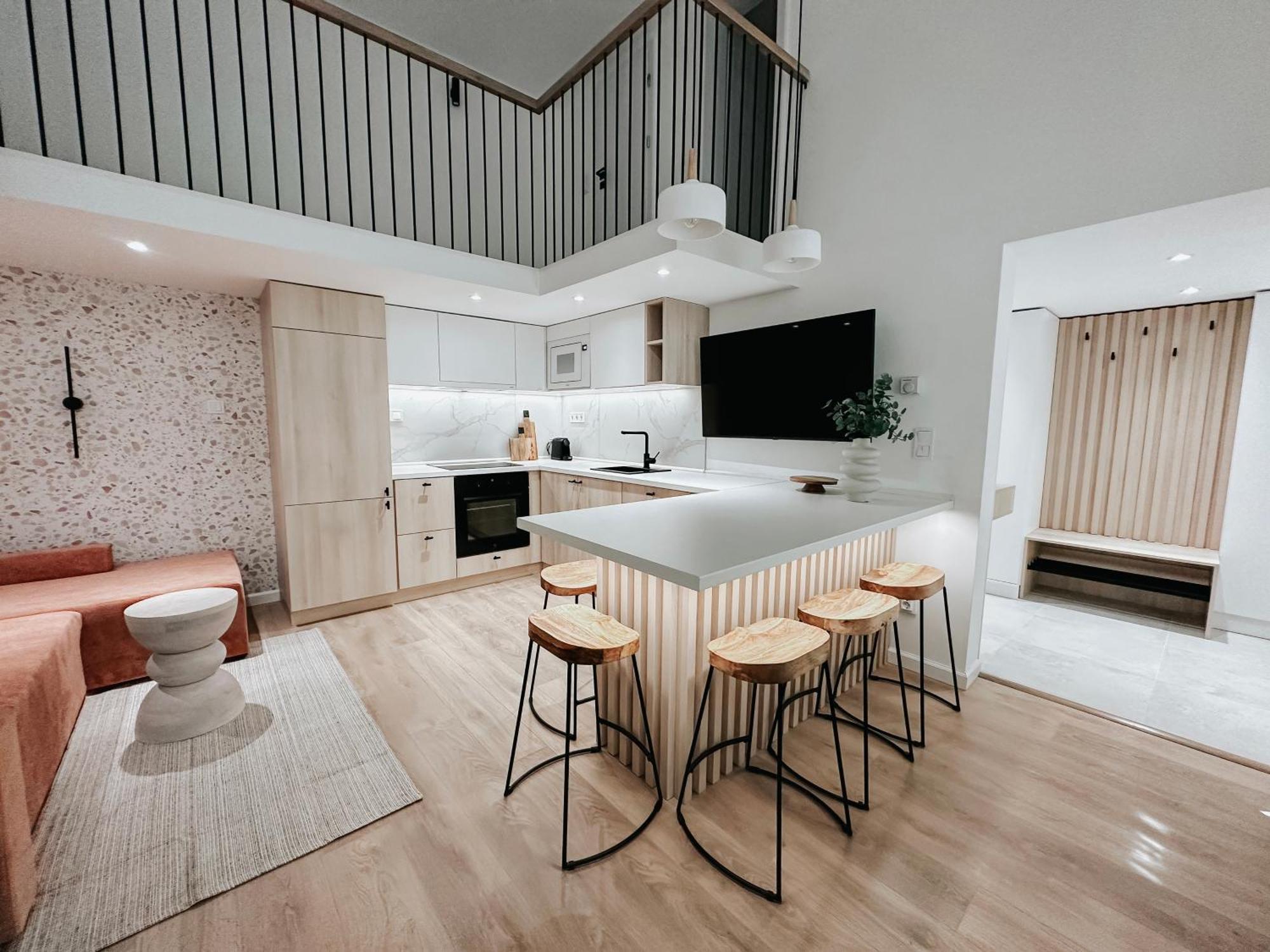 Jokai-j18 Three Bedroom Stylish Appartement