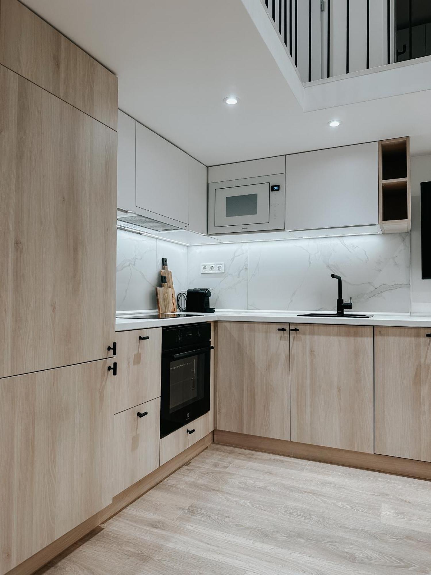 Appartement Jokai-j18 Three Bedroom Stylish *