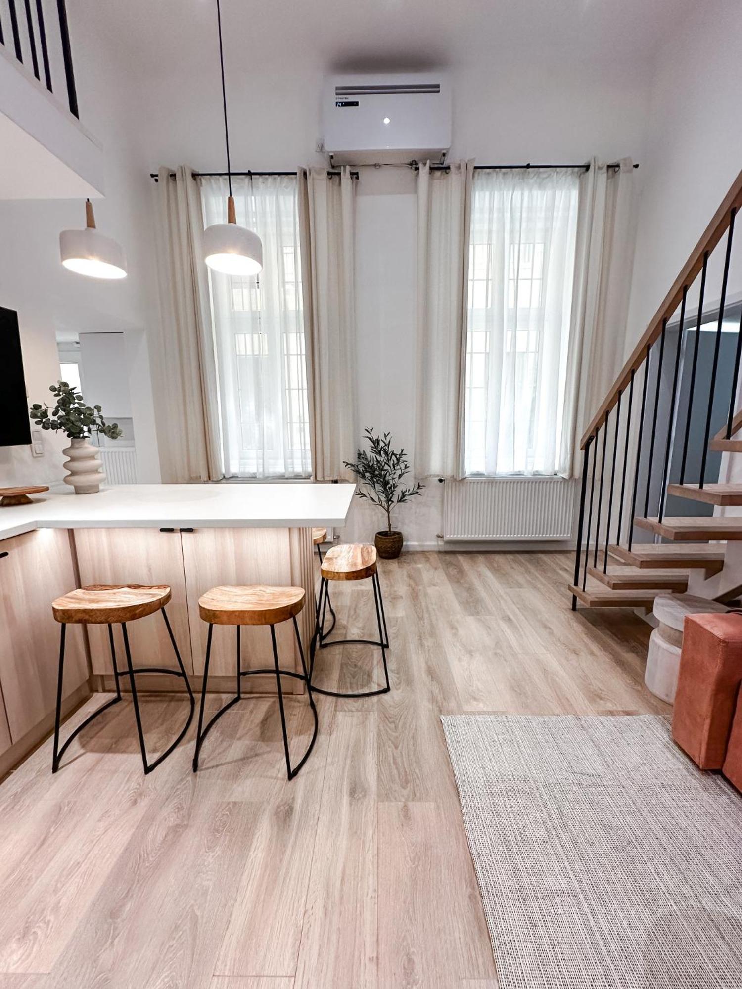 Jokai-j18 Three Bedroom Stylish *