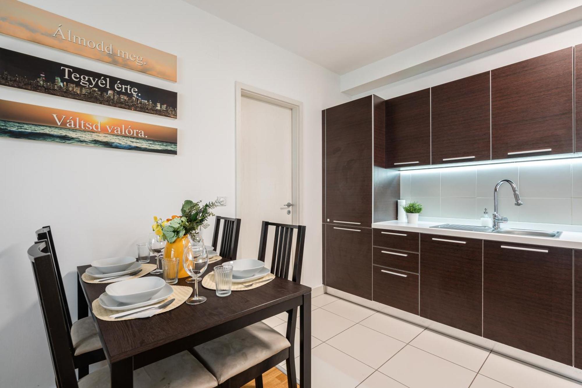 Of Serenity - 2 Bdr, Free Parking And Terrace Budapest