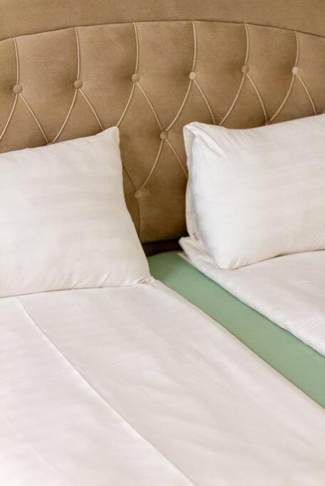 White Pearl Downtown Balcony By Nw Apartamento