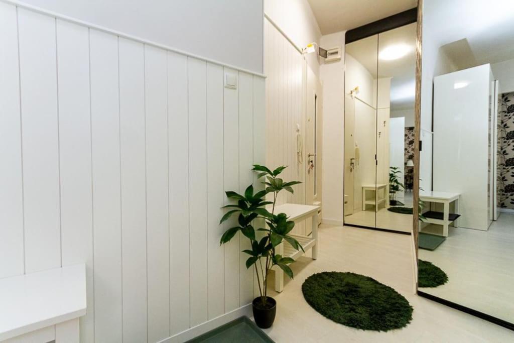 White Pearl Downtown Balcony By Nw *