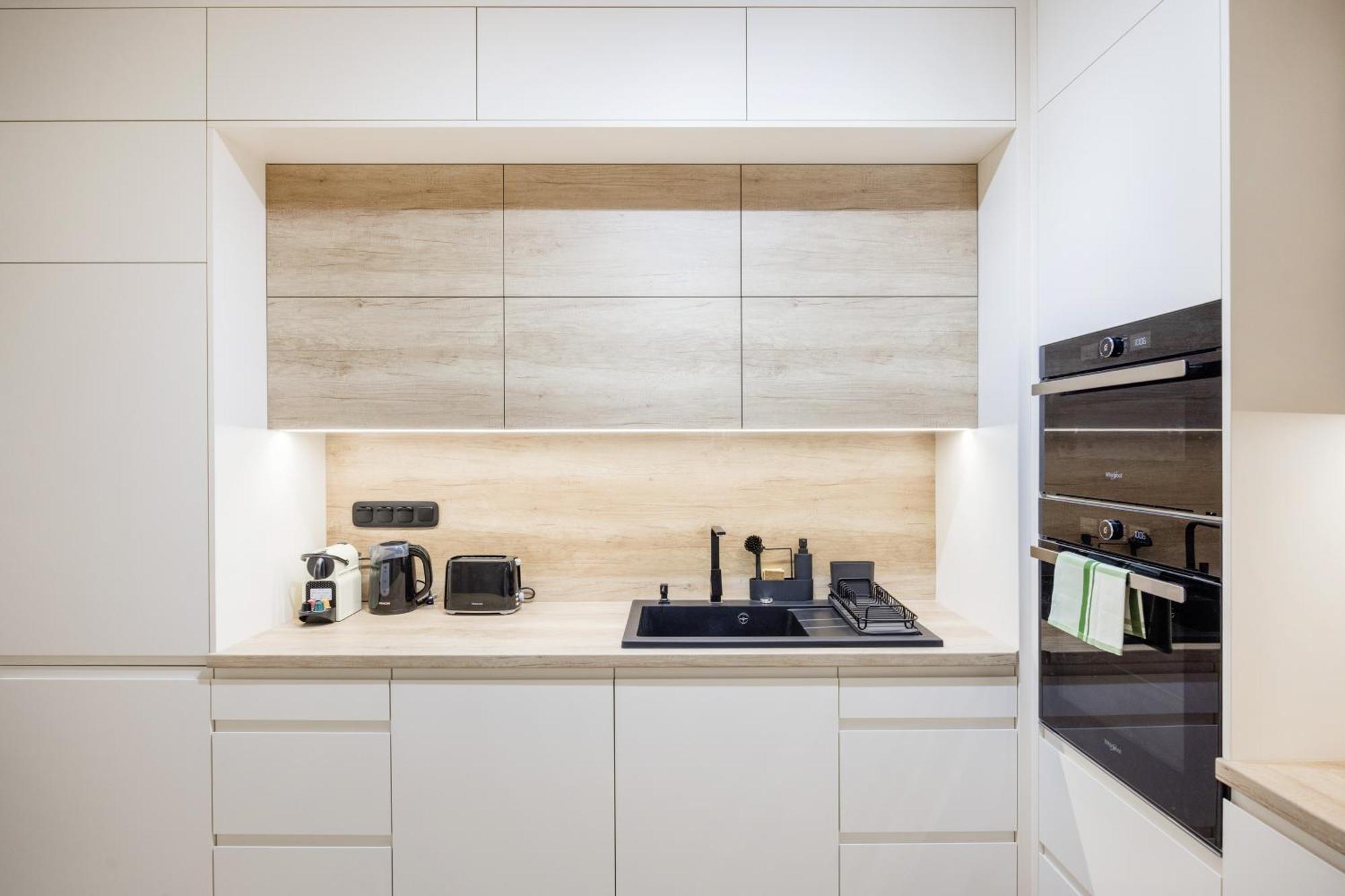 Modern With Balcony And Parking Apartman