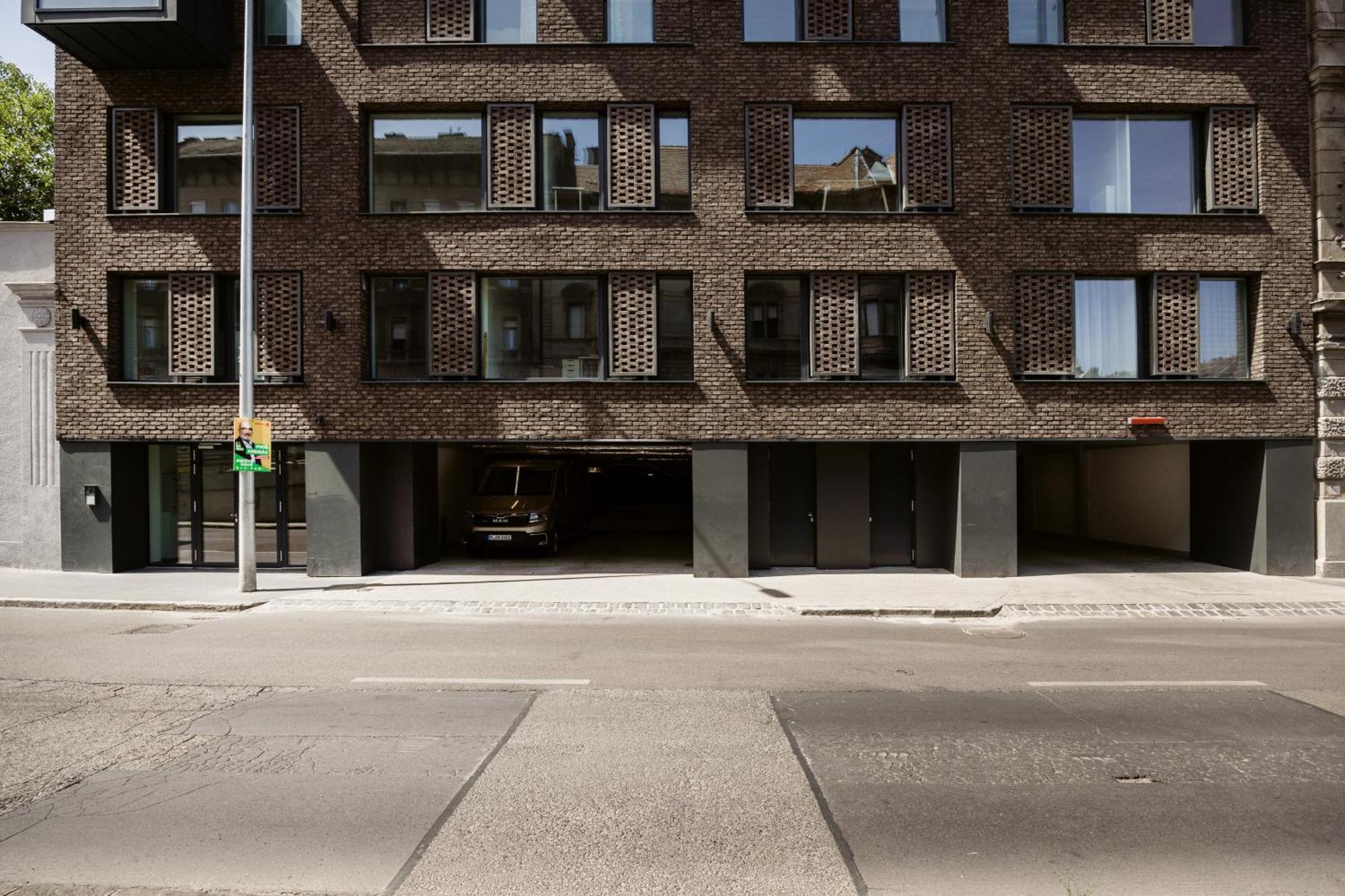 Apartman Modern With Balcony And Parking
