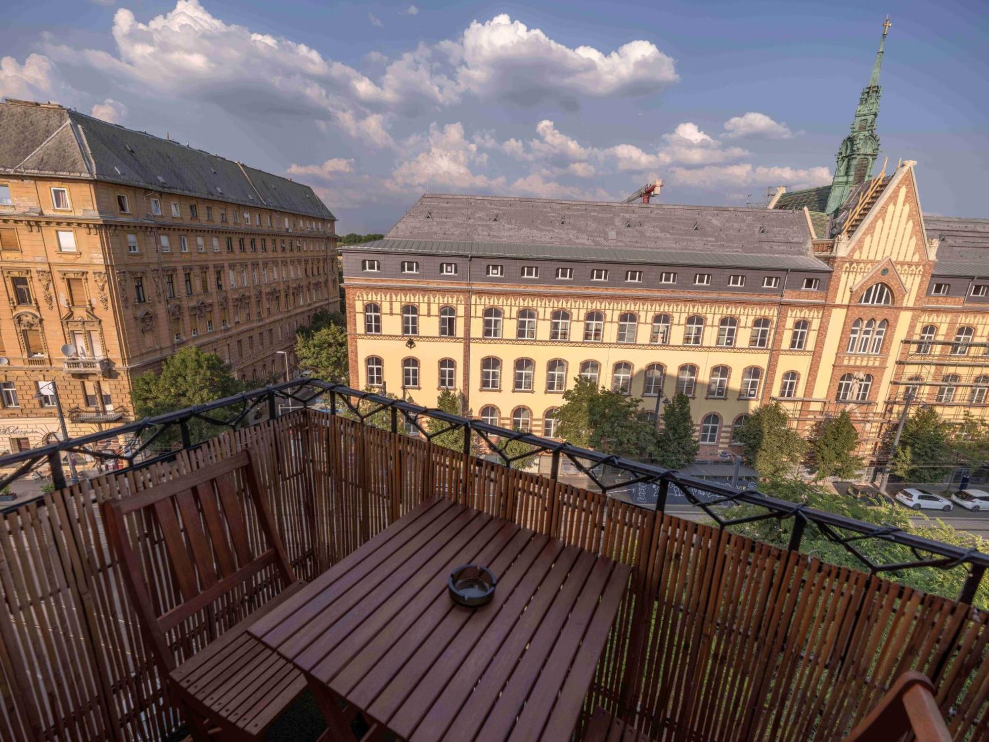 Pinnacle With Balcony Appartamento Budapest