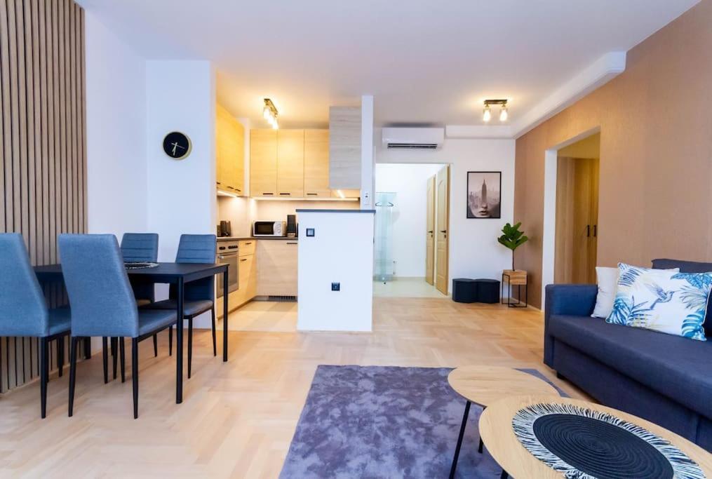 Apartment Gozsdu White Raven 3 - Terrace And Free Underground Parking
