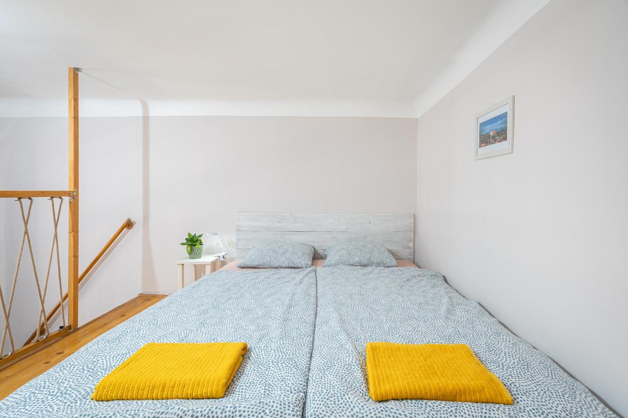 Affordable Heroes' Square Apartamento *