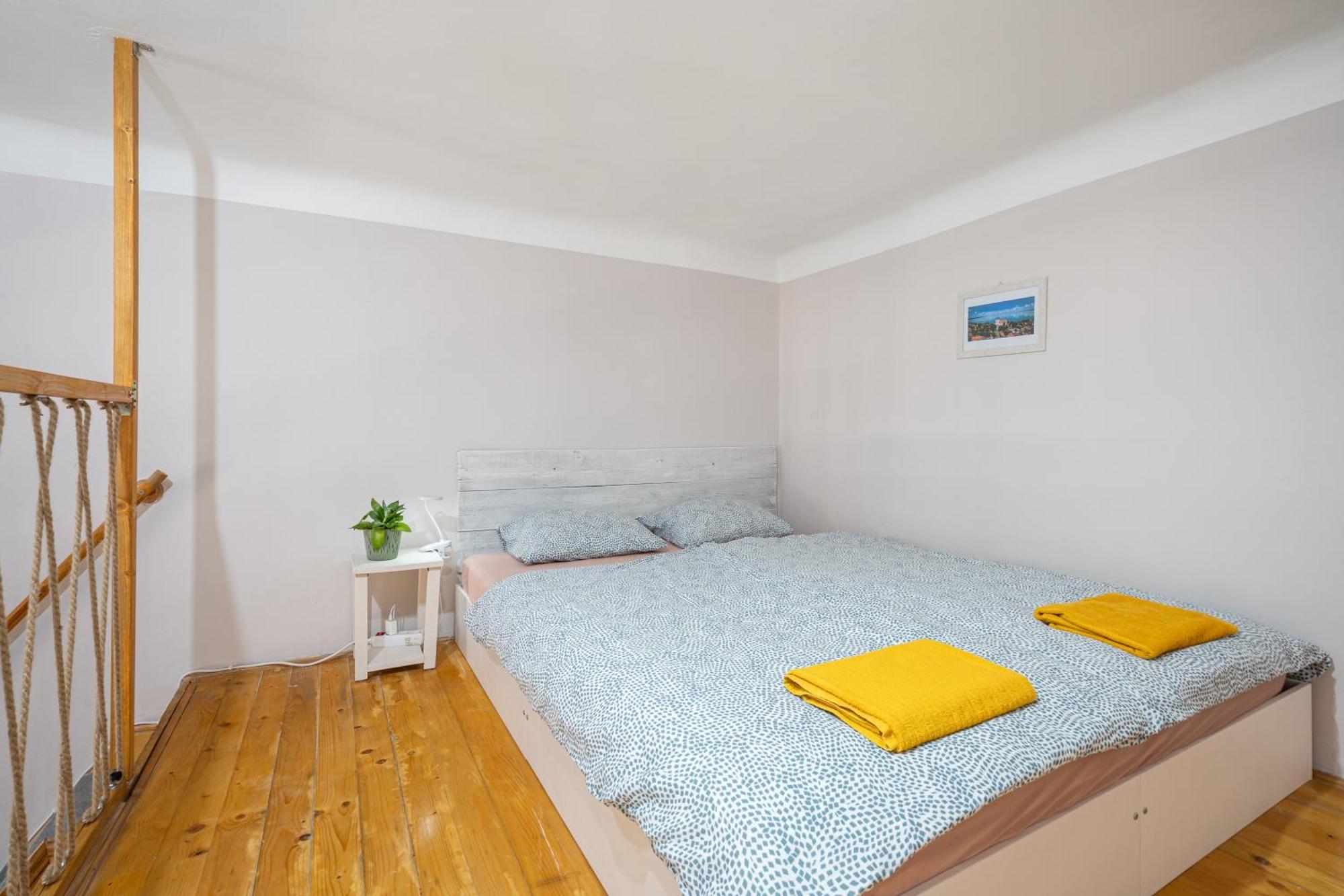 Affordable Heroes' Square Apartamento *