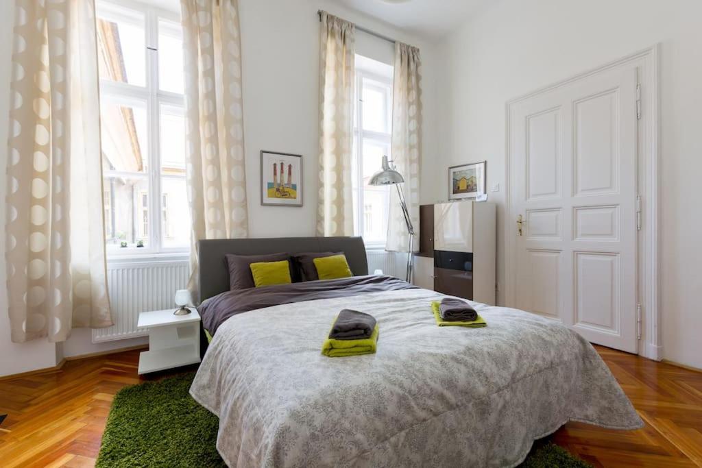 Riverside Green, 5th District Apartamento