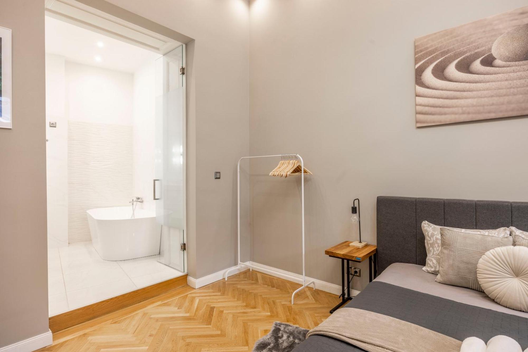 Charming & Cozy Central By Prestige Homes
