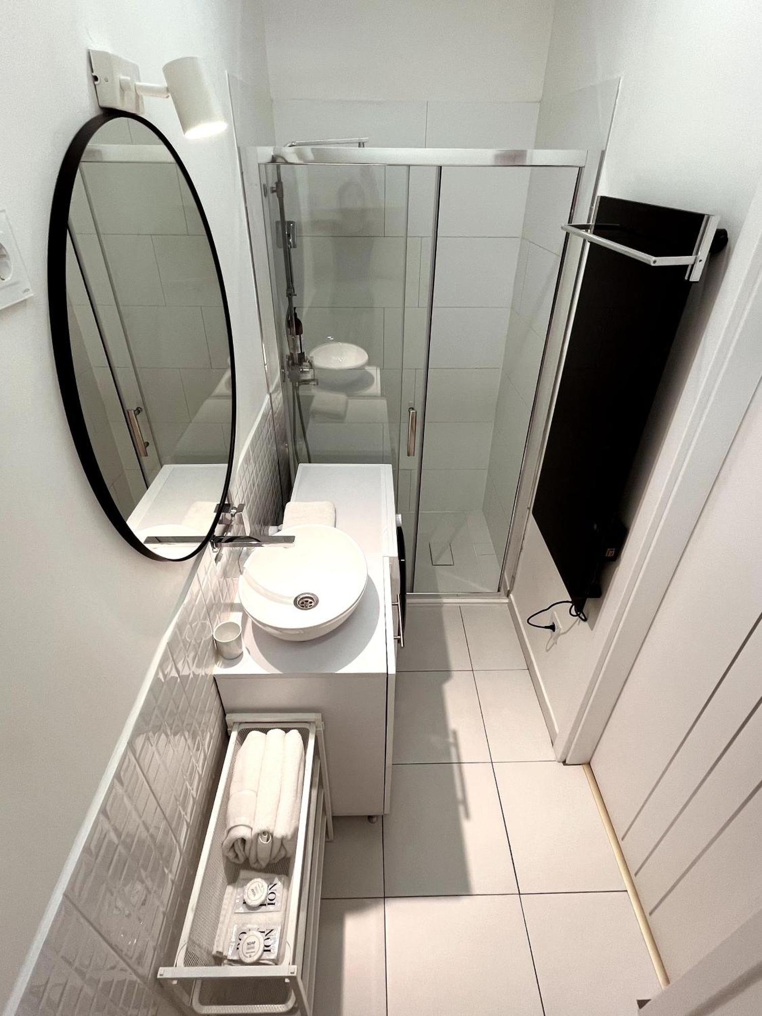 Arya Apartment *