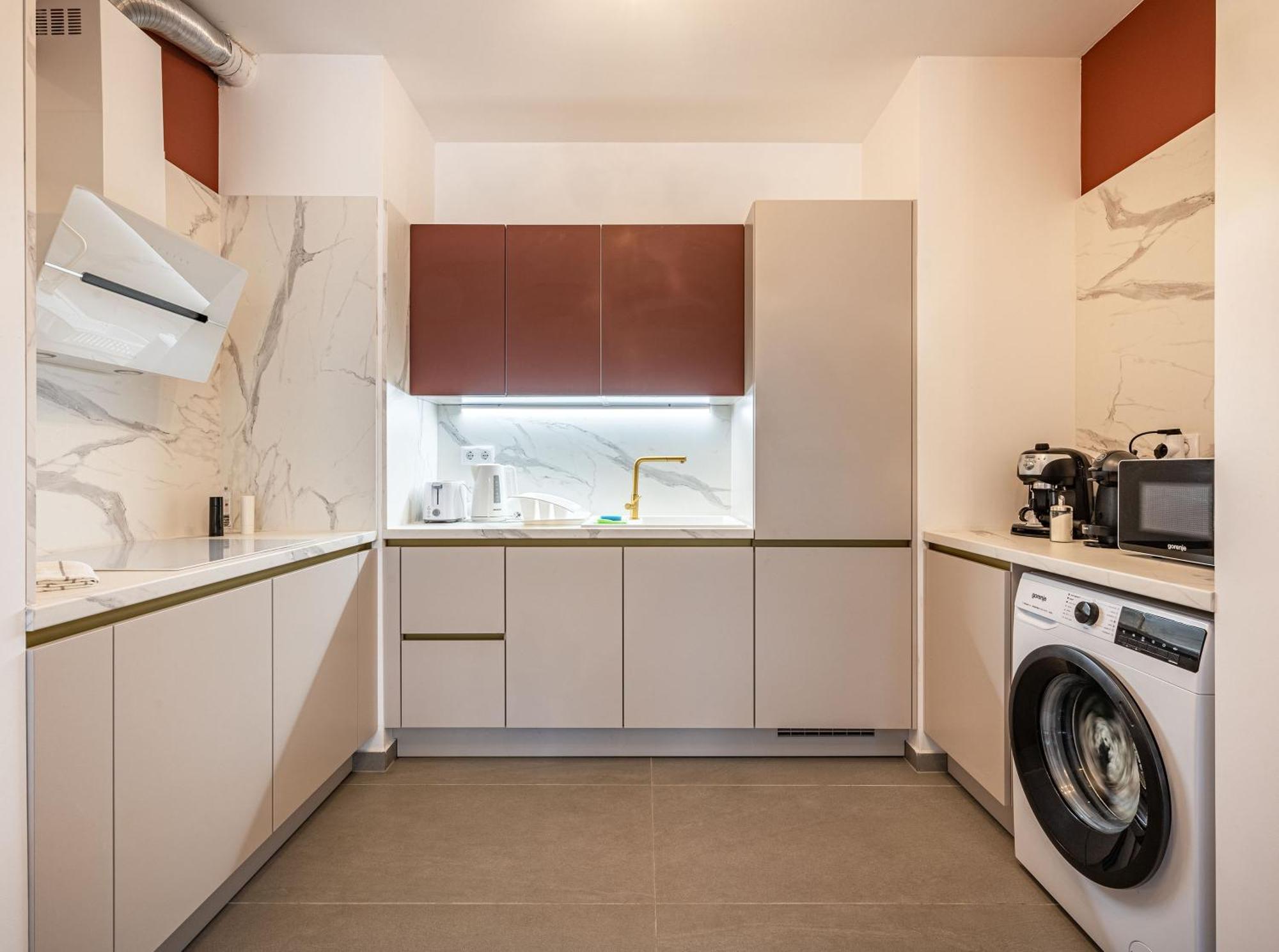 With Garage And Balcony In Center Apartament *