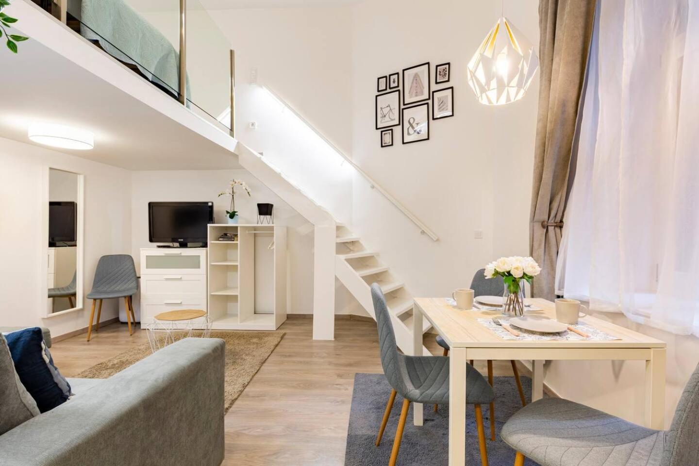 New! Location Flat By The Synagogue