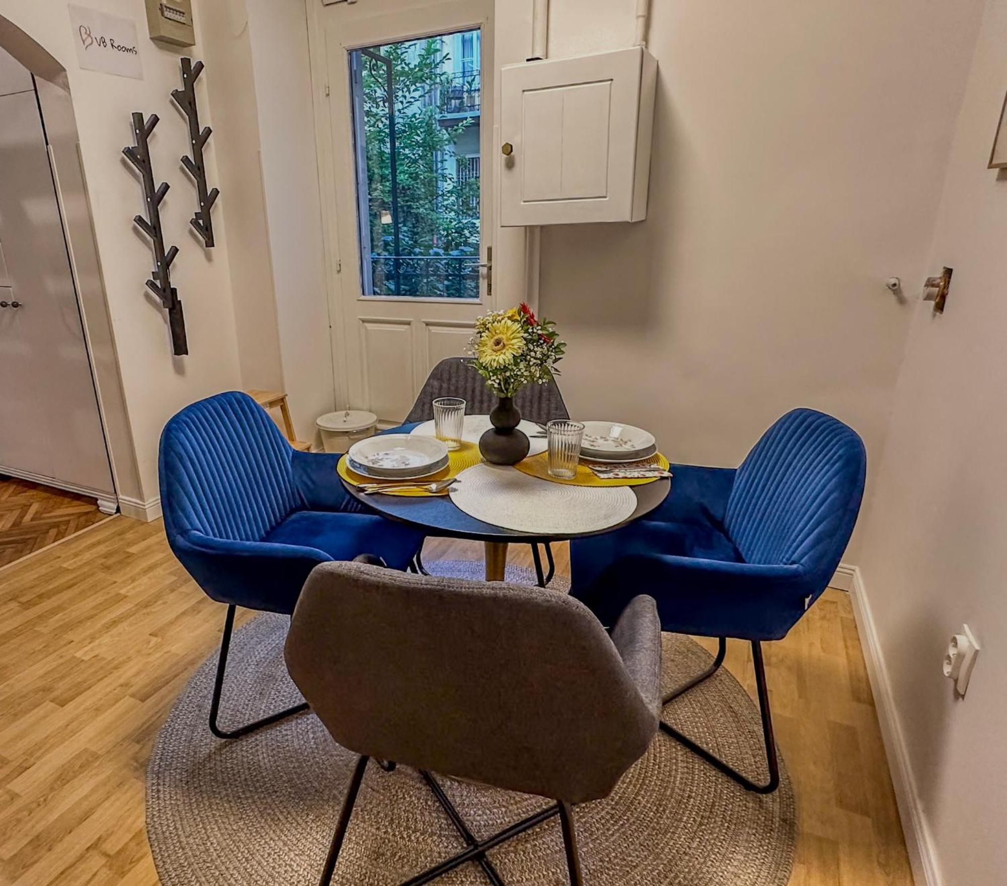 Apartamento Vb - Cozy Retreat In Budapest's Heart *